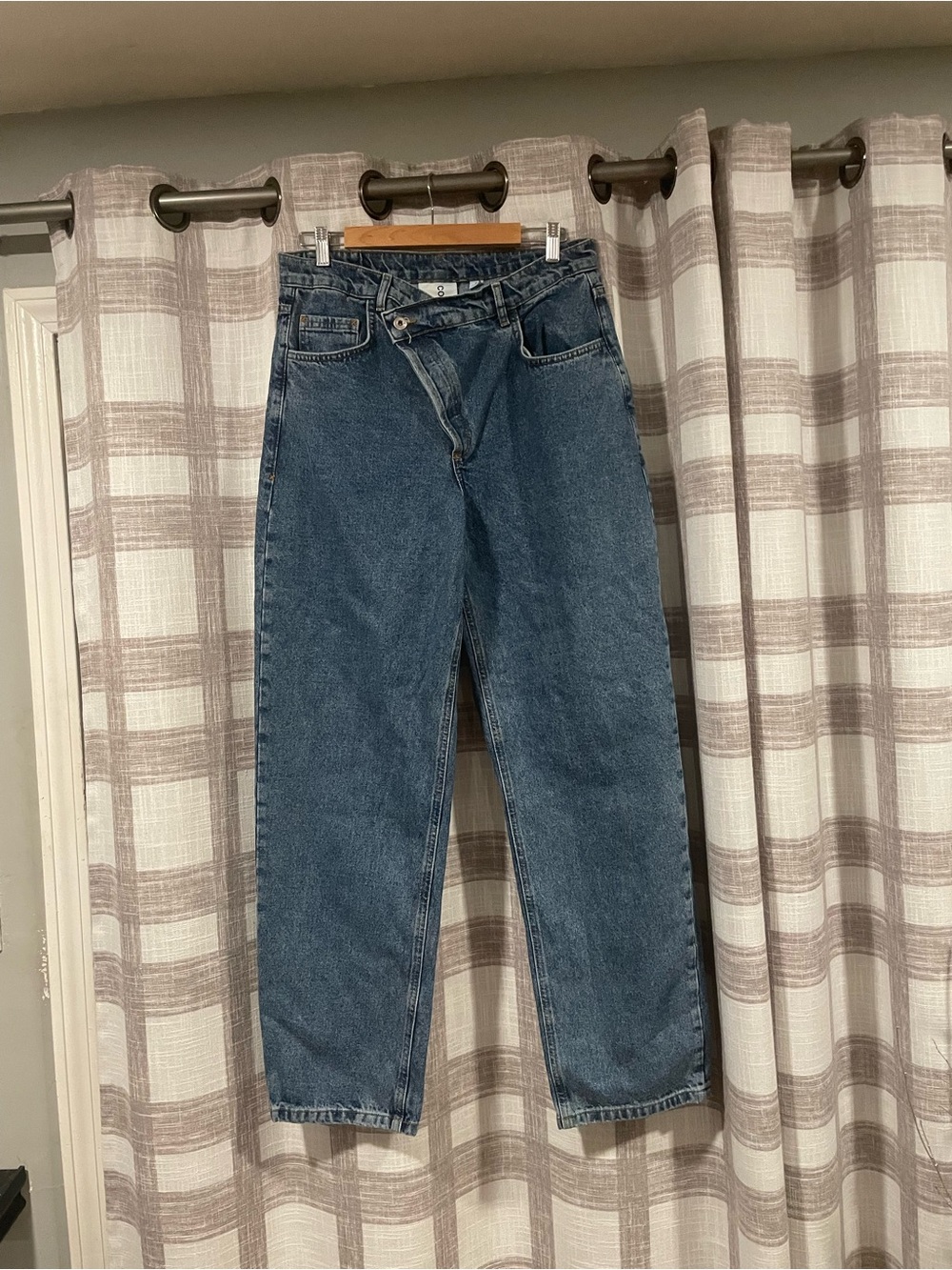 Straight-Leg Men's Denim Jeans in Medium Blue